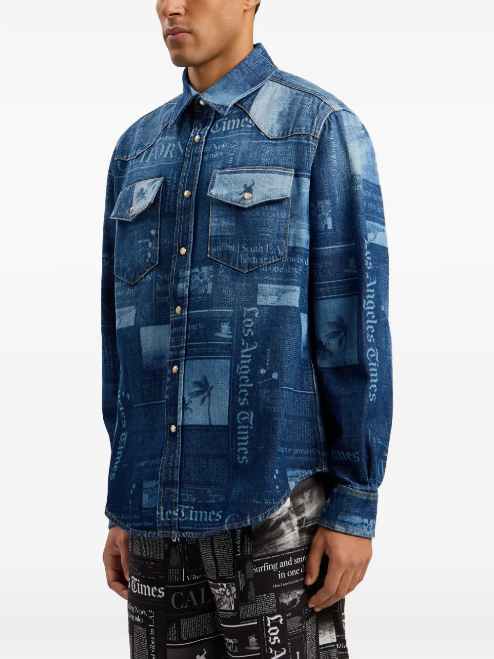 Palm Angels Denim overhemd met krantenprint Blauw