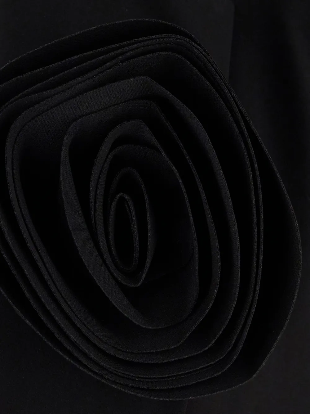 CHIARA BONI La Petite Robe Blazer met enkele rij knopen en roos Zwart