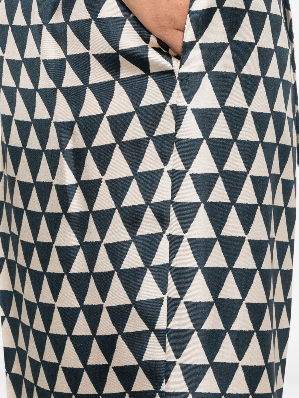 Max Mara Zijden broek met driehoekig patroon Beige
