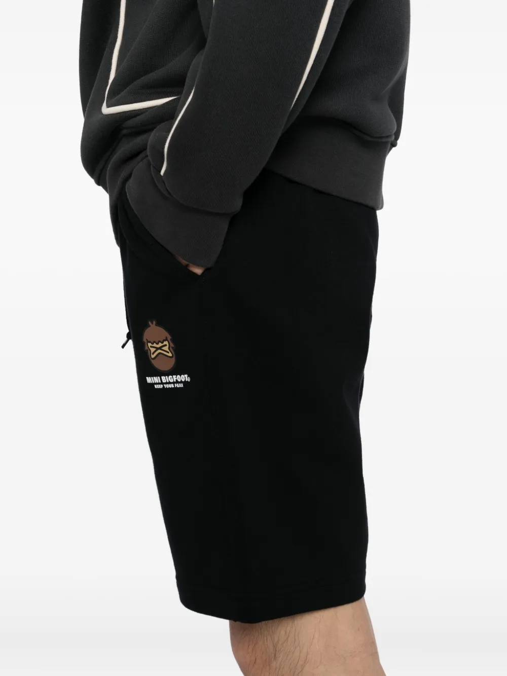 Fingercroxx Logo-print Shorts In Black