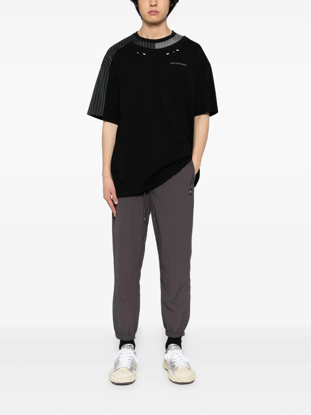 FINGERCROXX logo-patch trousers | Tapered Pants | Image 2