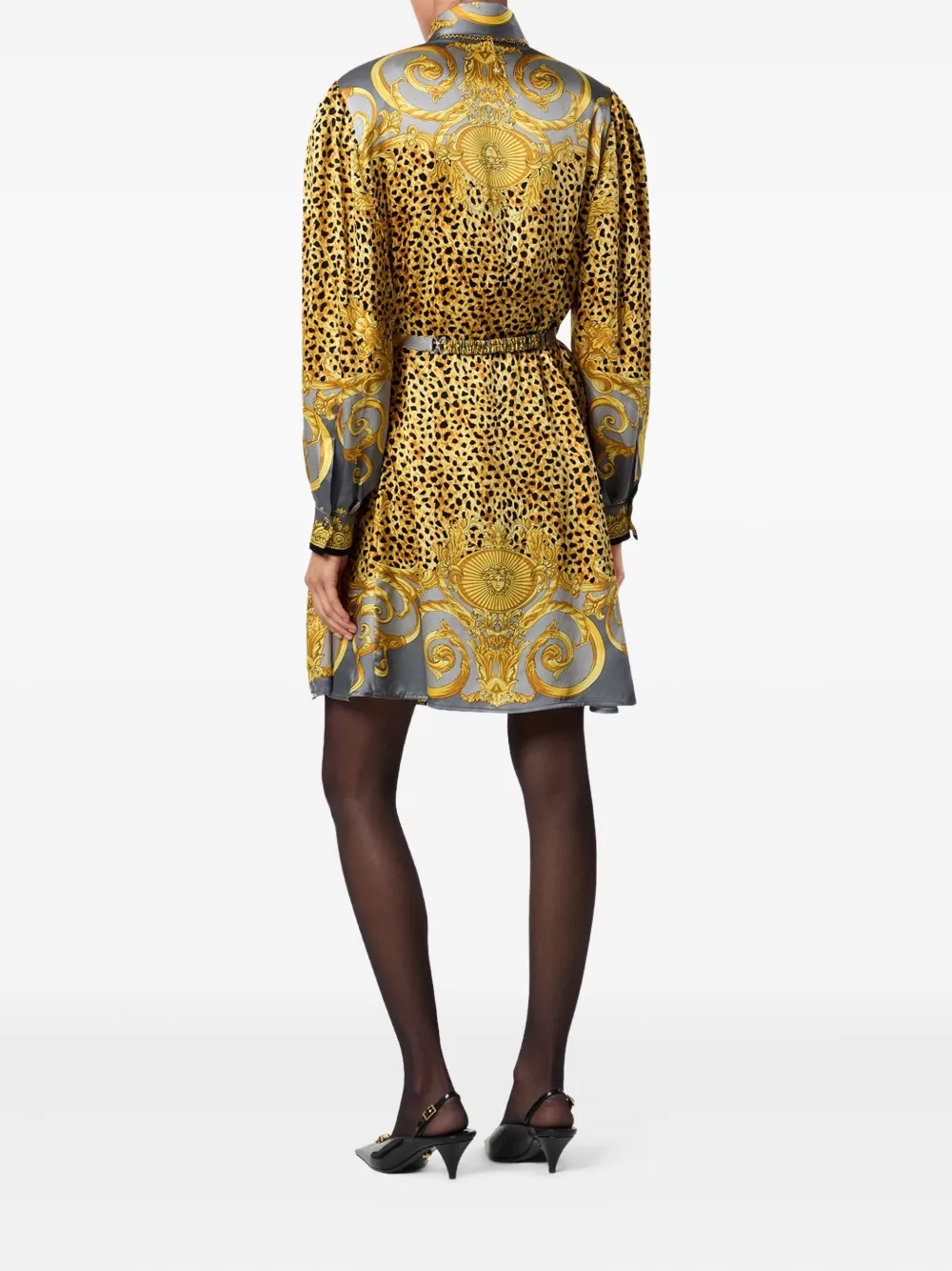 Versace Mini Robe Lavallière En Soie Cheetah Foulard In Gray