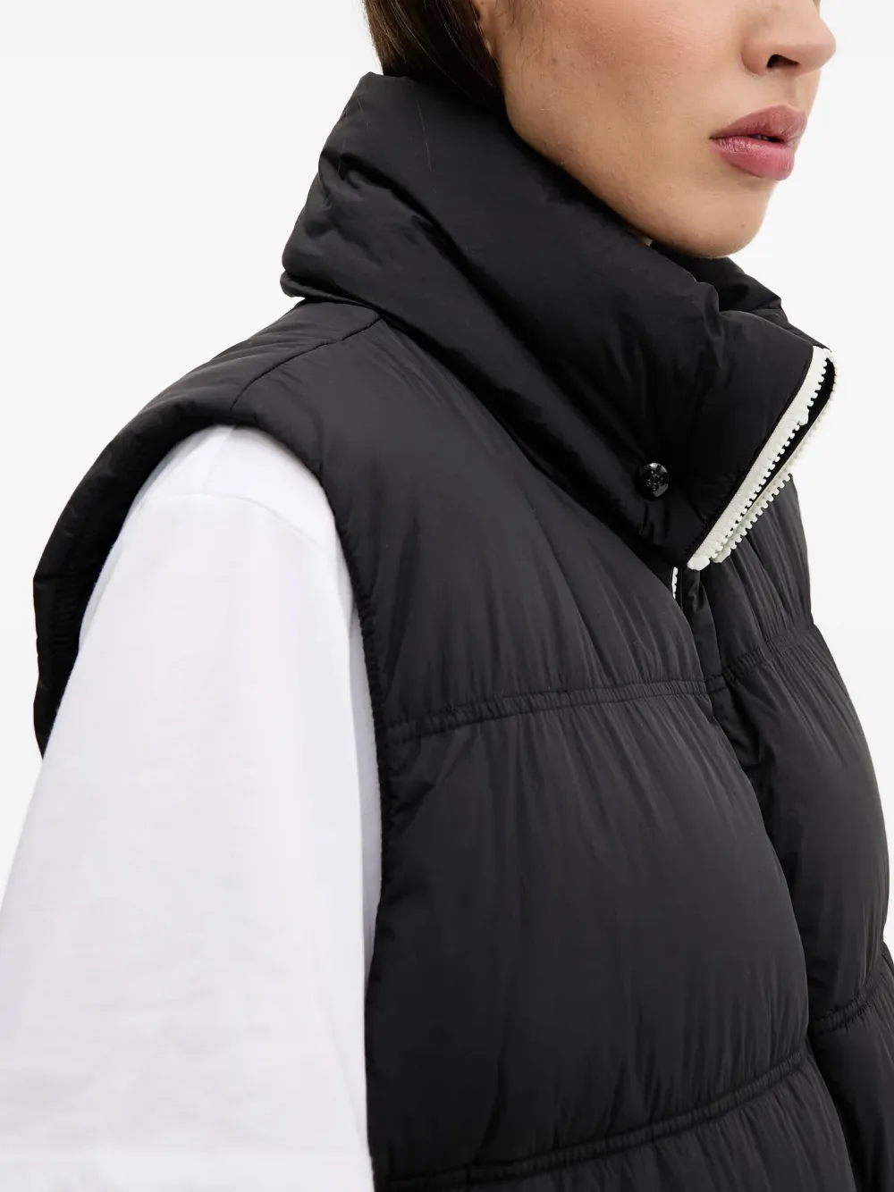 HUGO Gewatteerde bodywarmer met hoge hals Zwart