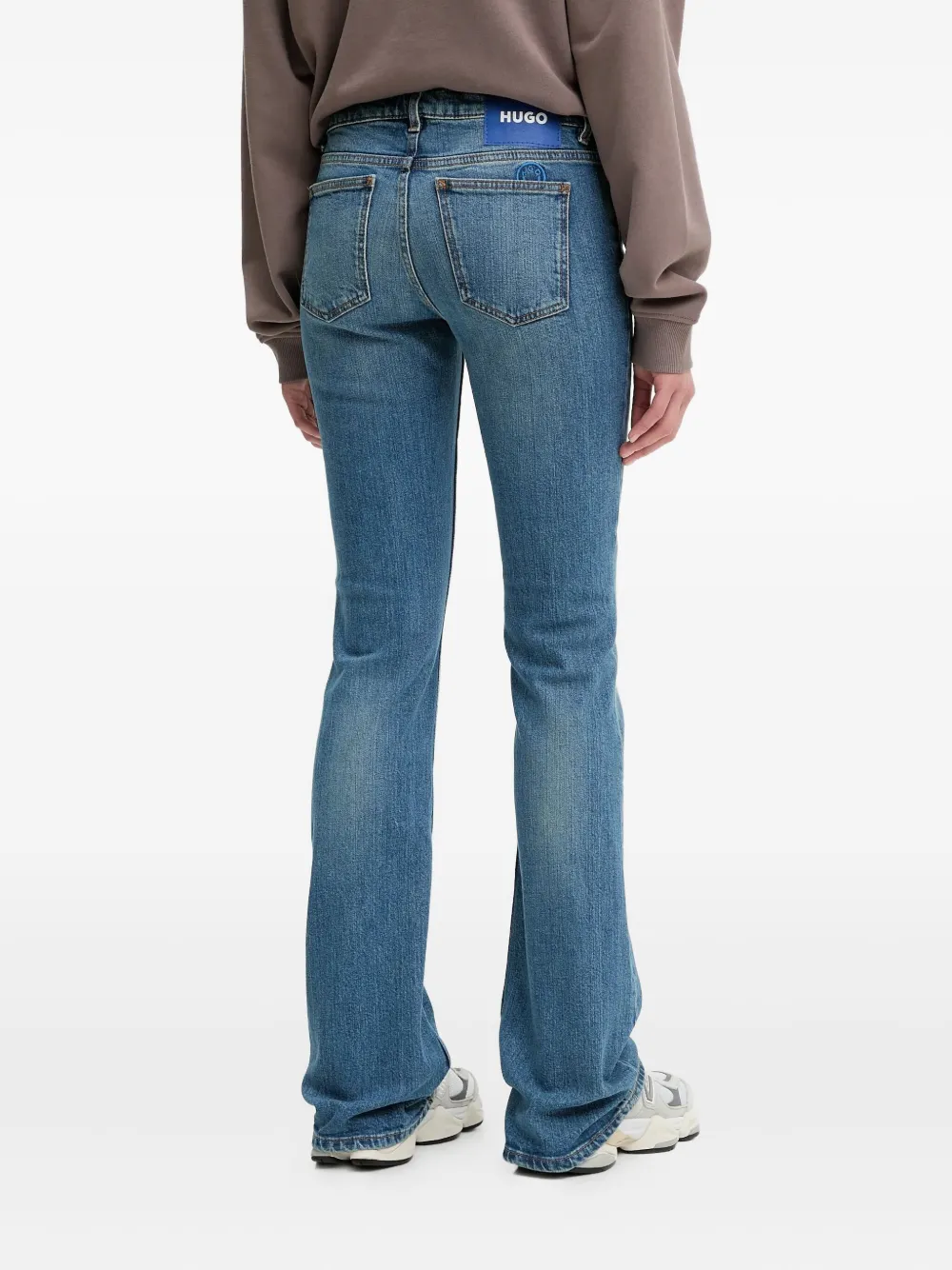 HUGO Flared jeans met logoplakkaat Blauw