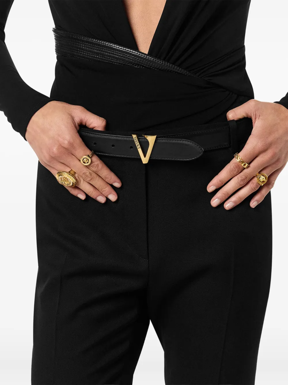 Versace V-buckle leather belt Zwart