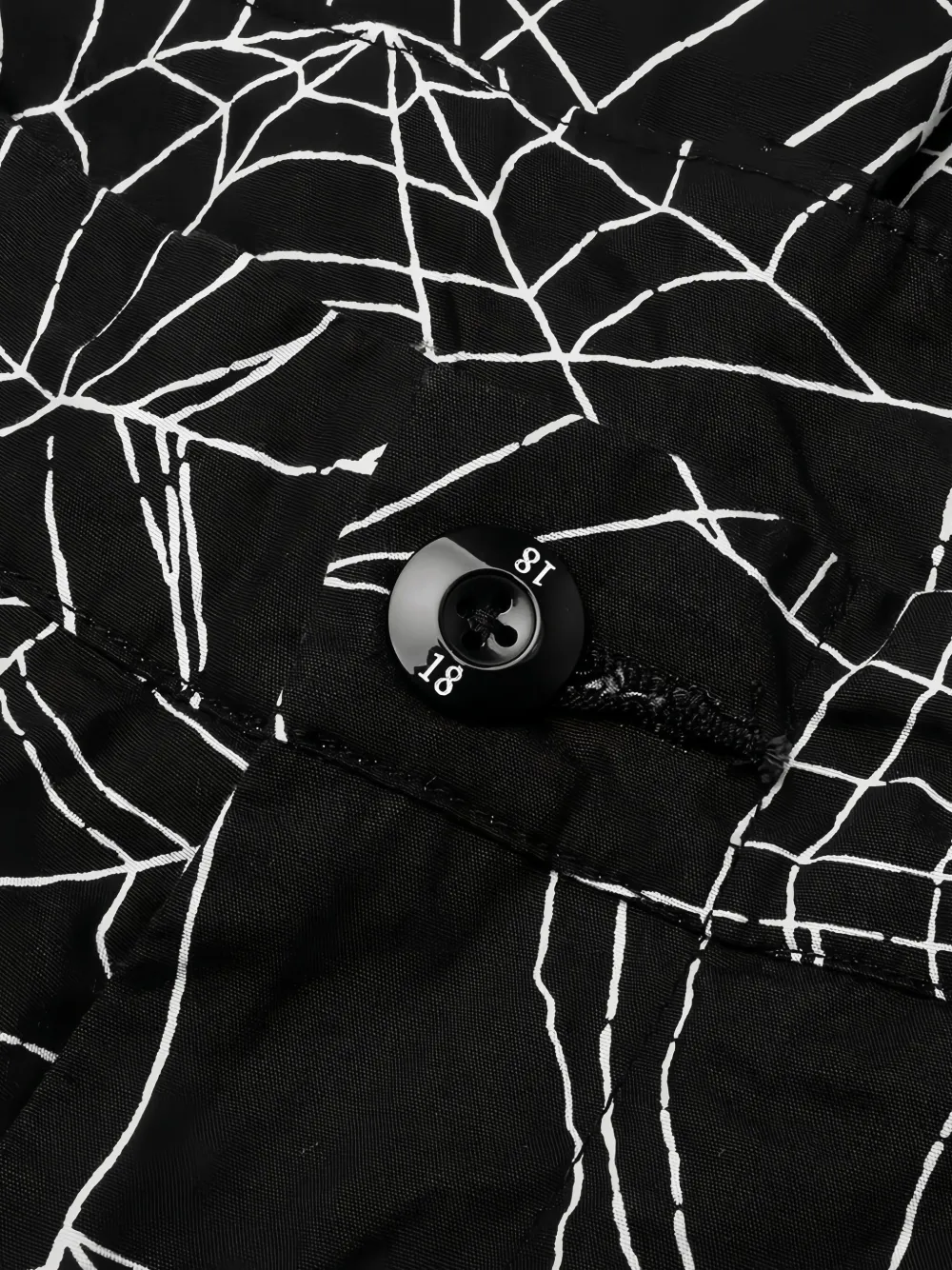 Neighborhood Shorts met spinnenwebprint Zwart