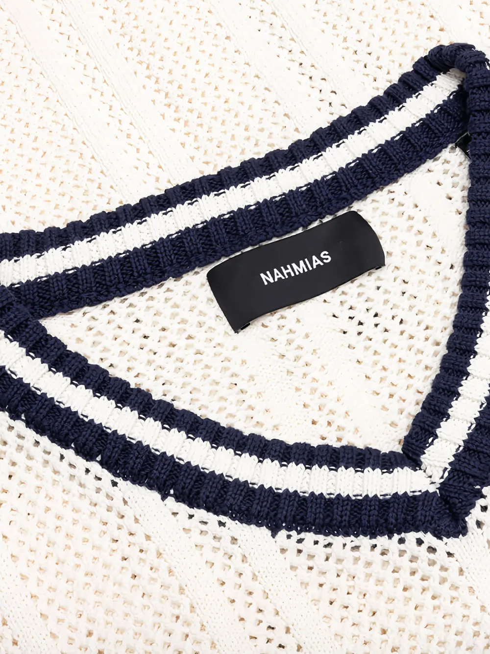 Nahmias T-shirt met V-hals Beige