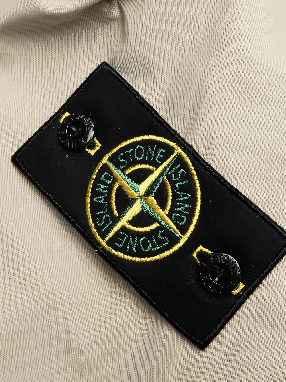 Stone Island Jack met meerdere zakken en Compass-logopatch Beige