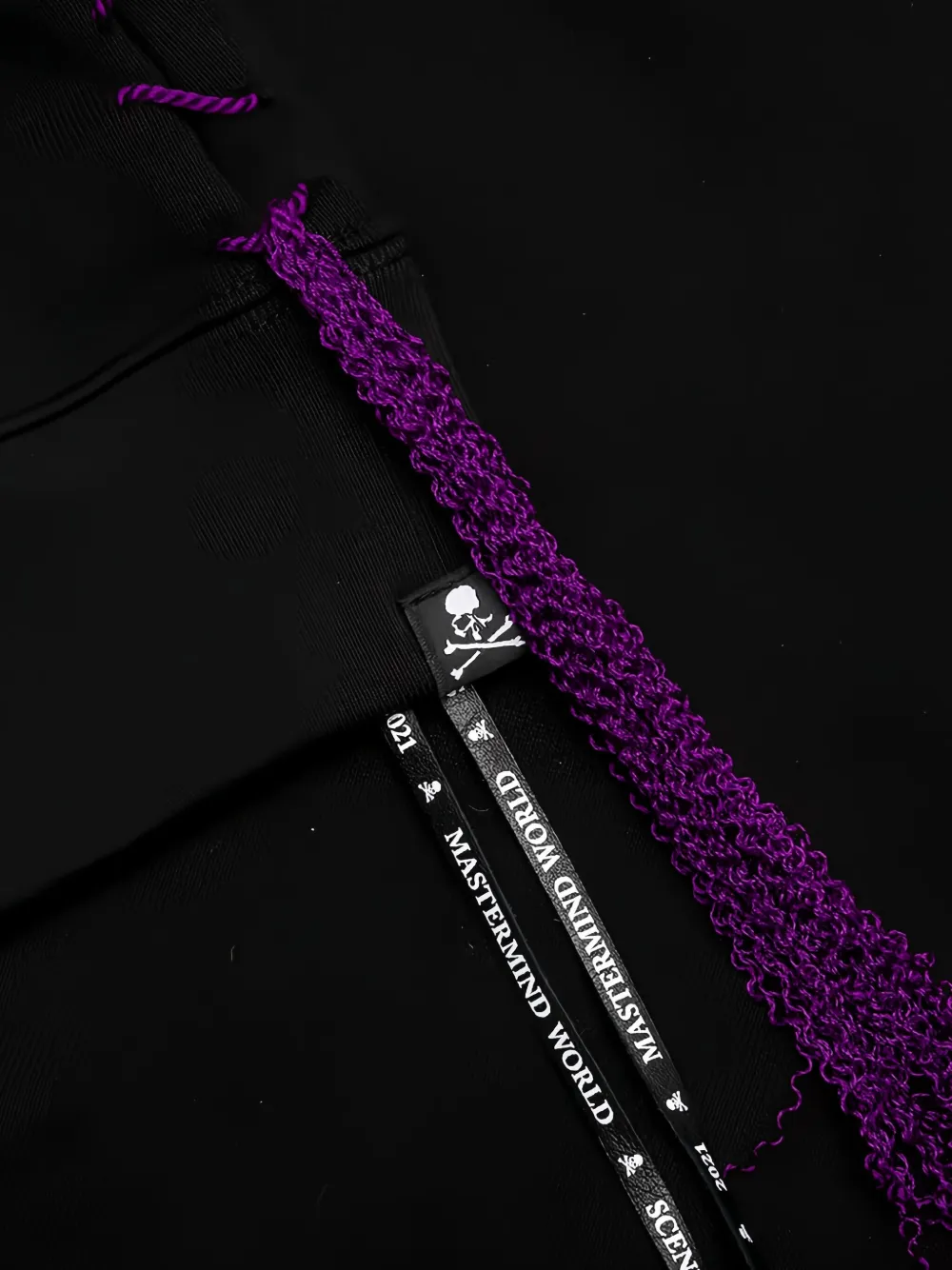 Mastermind World Hoodie met geborduurd logo en stiksels Zwart