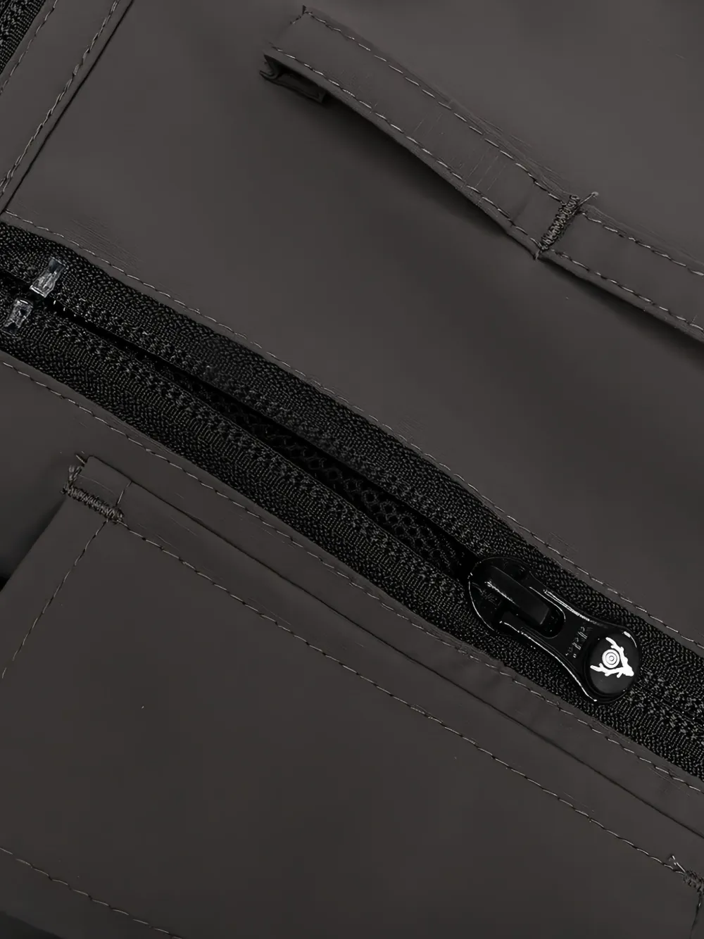 SOUTH2 WEST8 multi-pocket zipped jacket Zwart