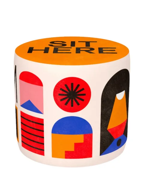 Qeeboo ottoman med geometriskt tryck (50 cm x 50 cm)