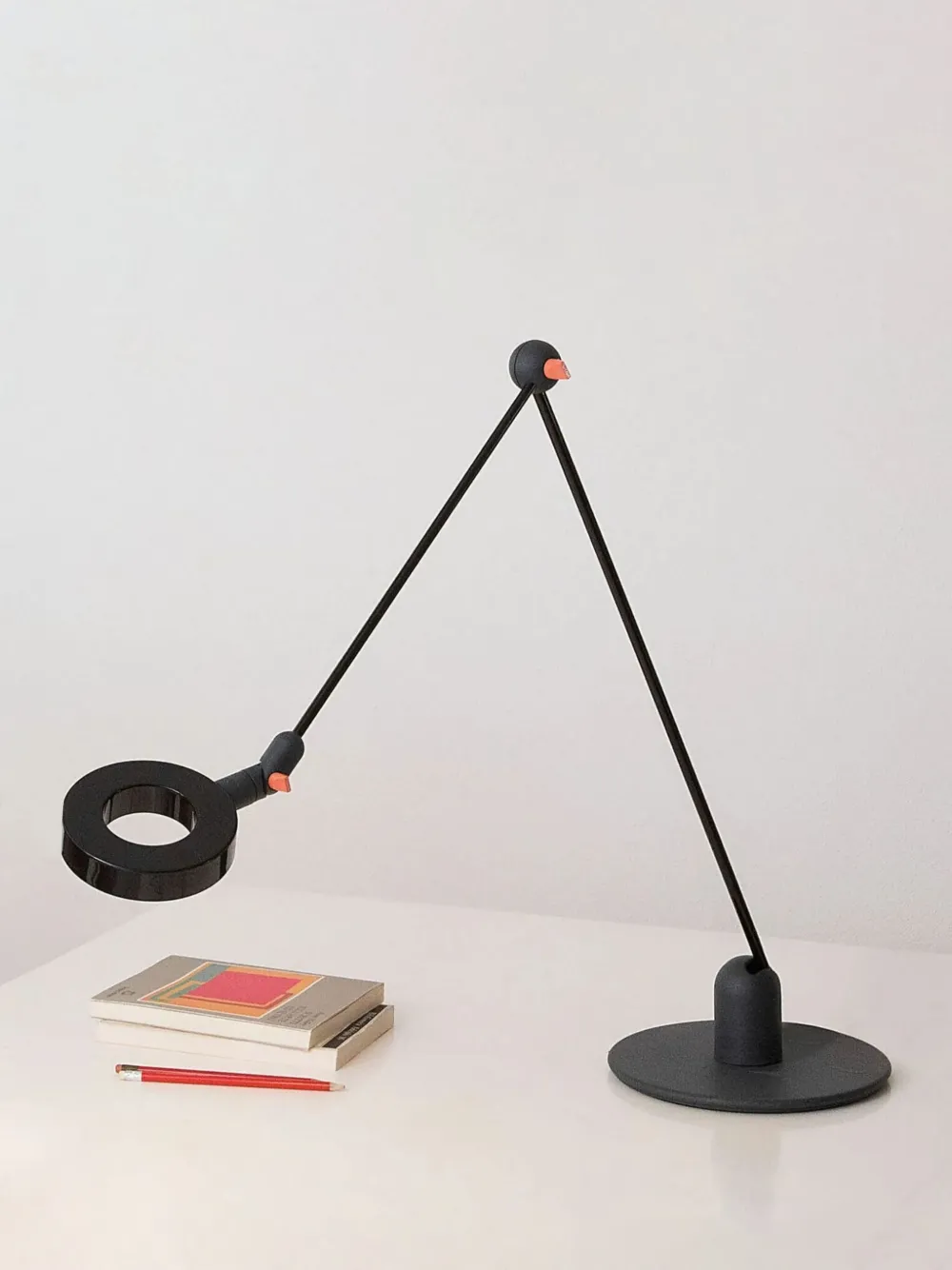 Martinelli Luce L'Amica adjustable-arm ring-light desk lamp (115cm x 12cm) - Zwart