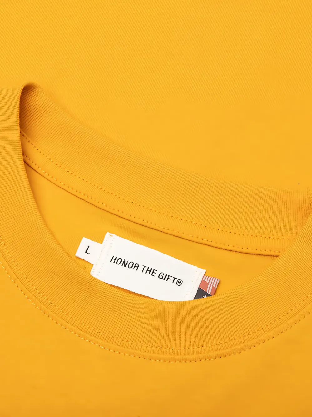 Honor The Gift B-Summer T-shirt met geborduurd logo Geel