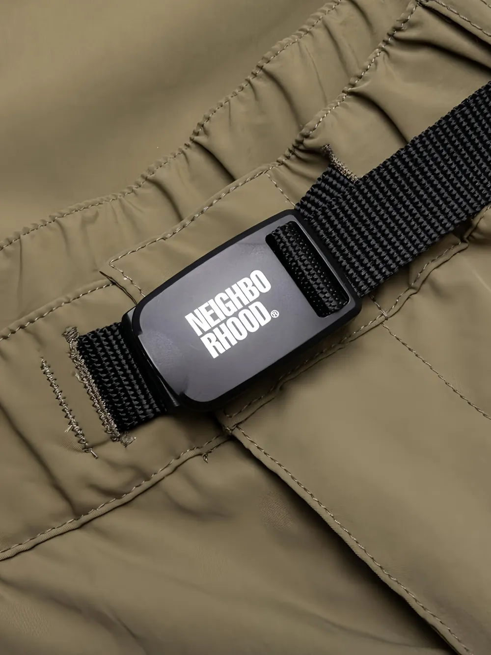 Neighborhood Shorts met ceintuur Groen