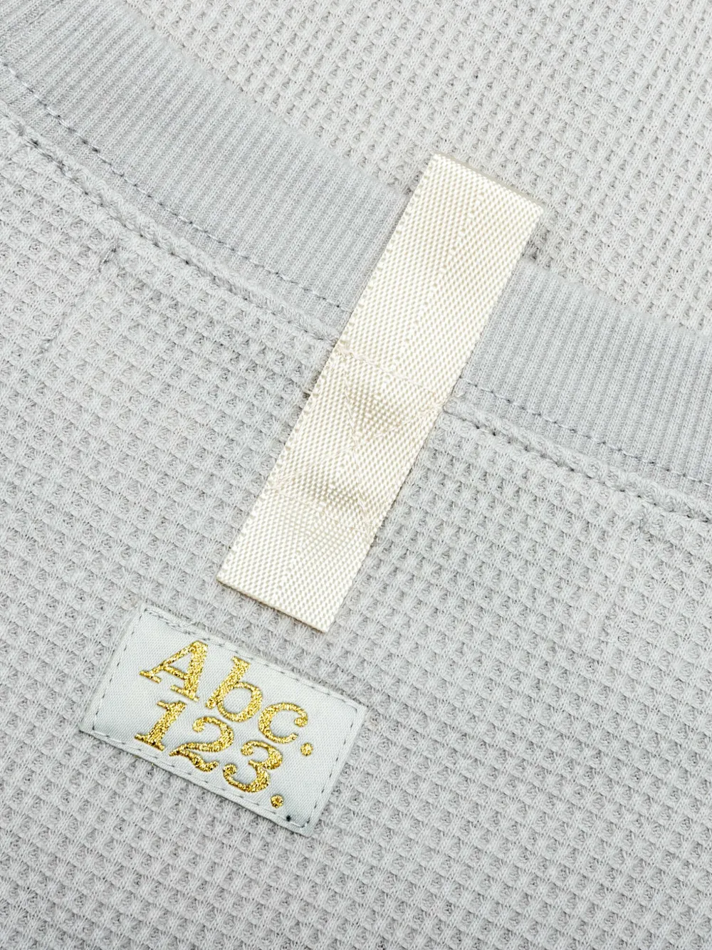 Advisory Board Crystals Sweater met ronde hals en wafeltextuur Grijs