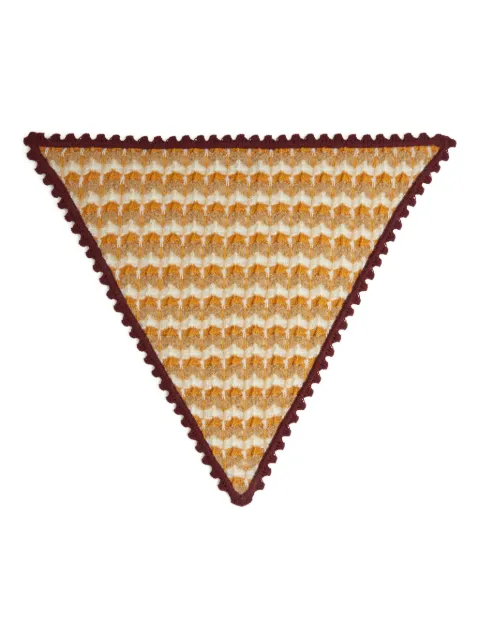 La DoubleJ mascada de crochet con forma triangular