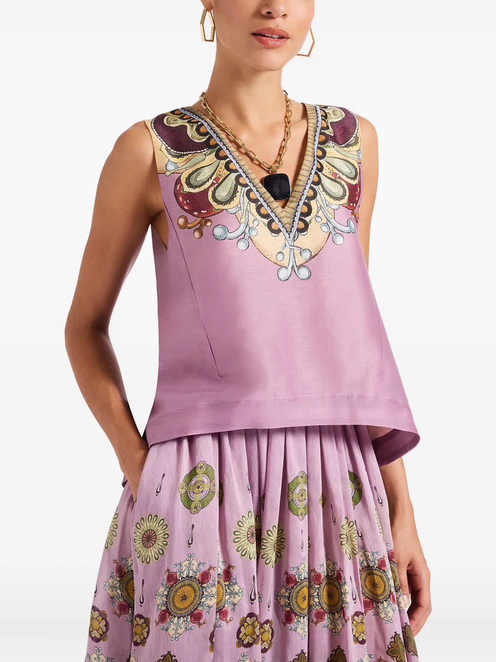 La DoubleJ Top met V-hals en print Roze