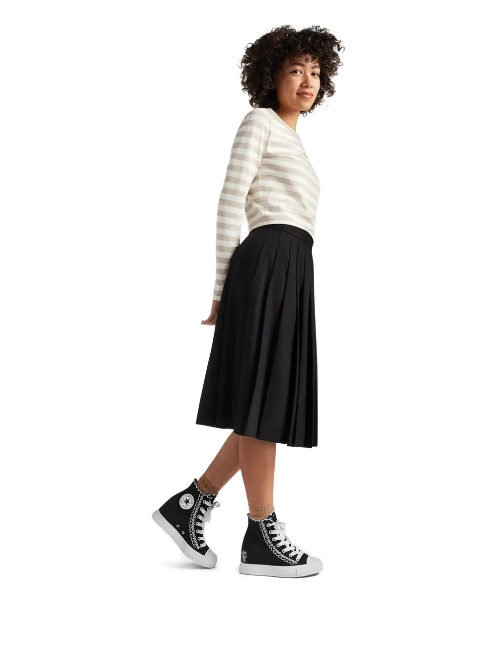 Converse Embroidered Scalloped-edge Sneakers In Black