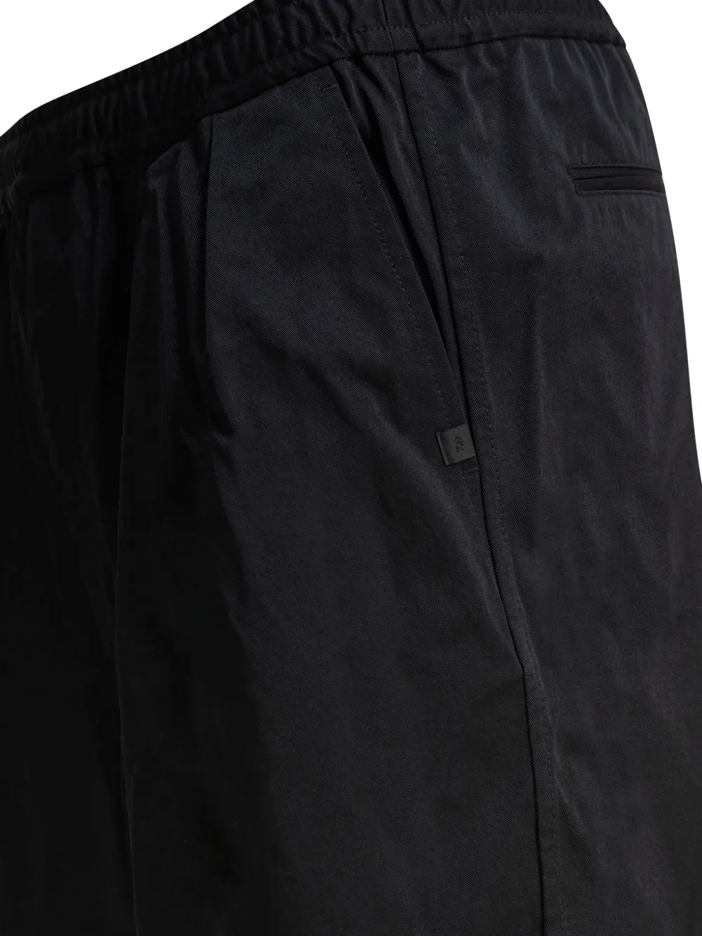 Daiwa Pier39 Pleated-details Shorts In Black