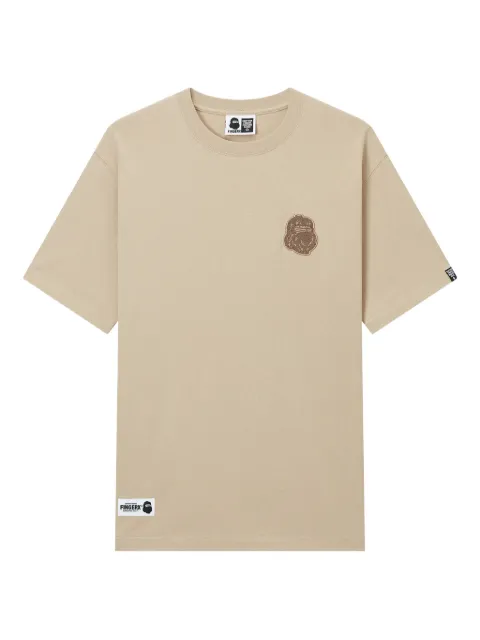 FINGERCROXX playera con parche bordado