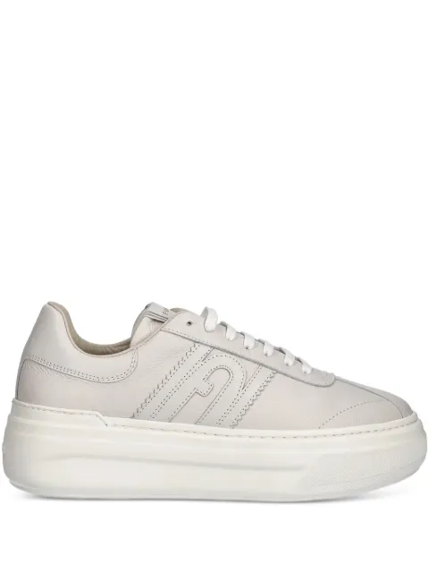 Furla tenis con detalle del logo y plataforma
