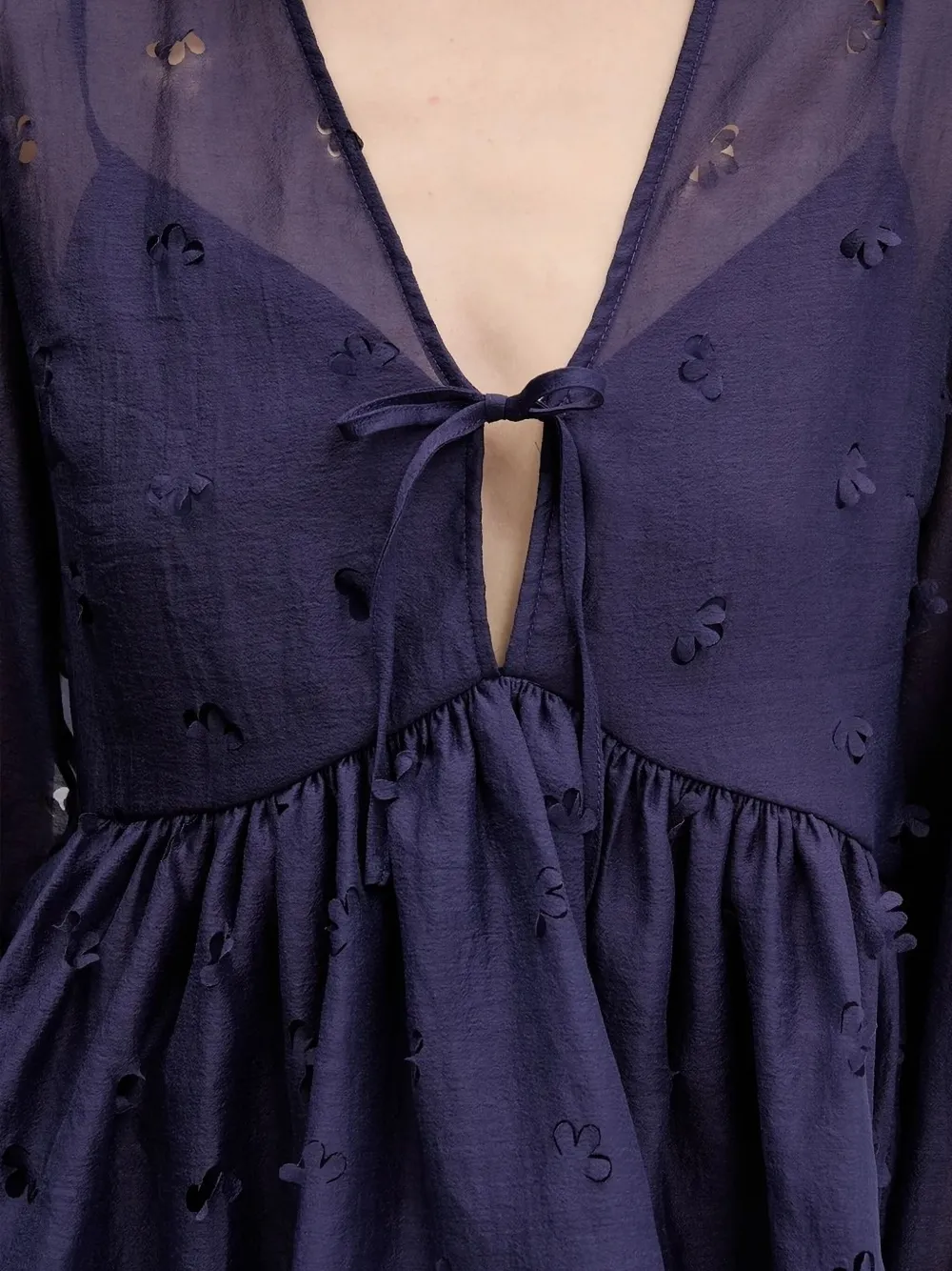 Stine Goya floral-embellished tie-neck blouse Blauw