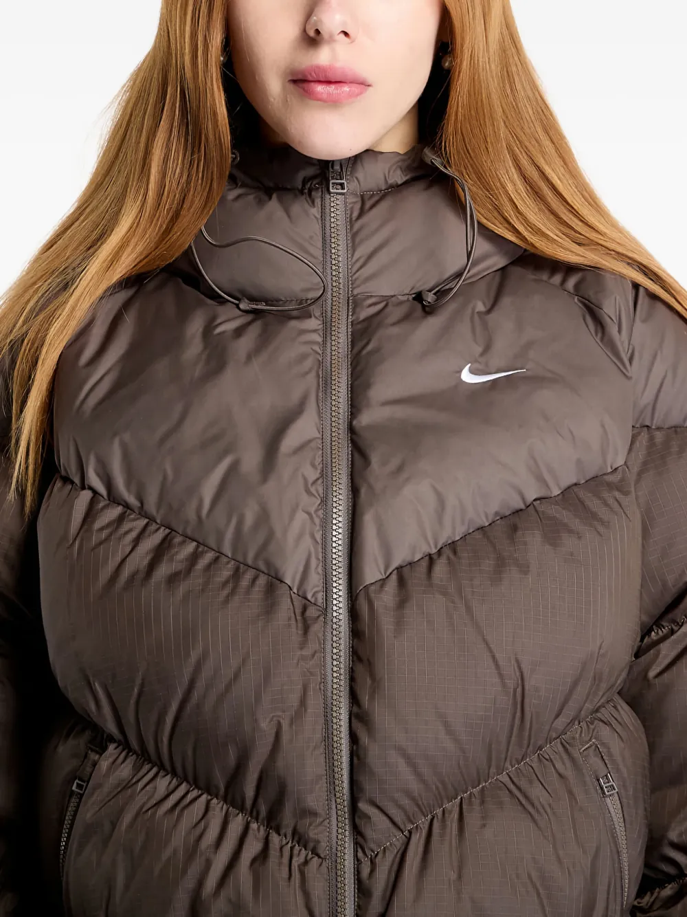 Nike Donsjack met chevron streep Bruin