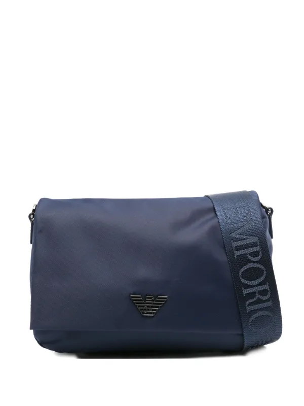 【美品】エンポリオアルマーニ メッセンジャーバッグ ロゴ総柄 フラップ ネイビー Emporio Armani ロゴ メッセンジャーバッグ | ブルー | FARFETCH JP