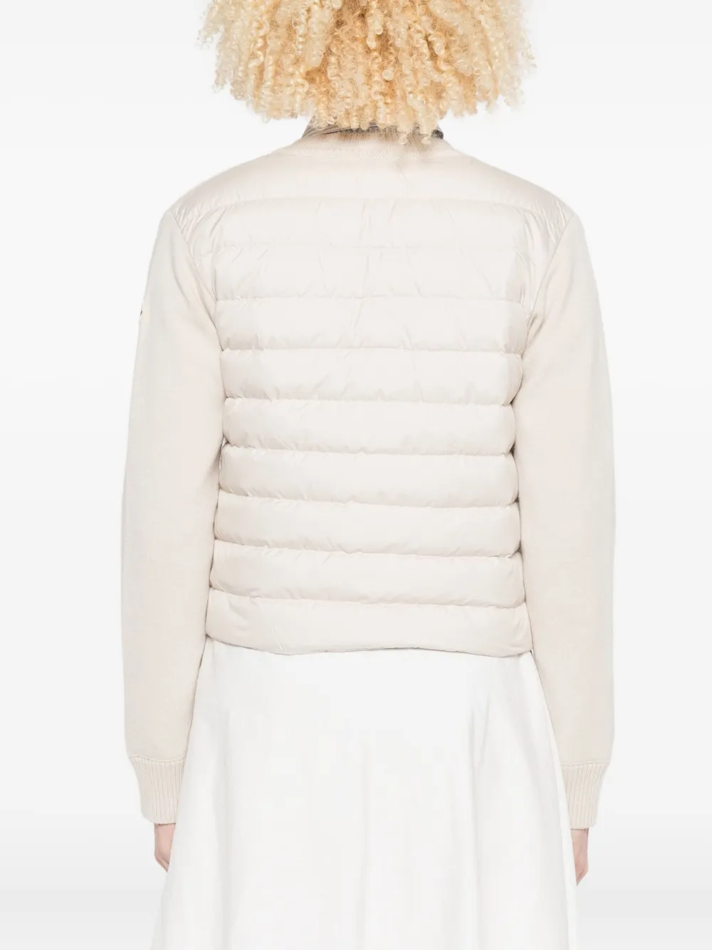 Moncler Vest met knoopsluiting en logo-patch Beige