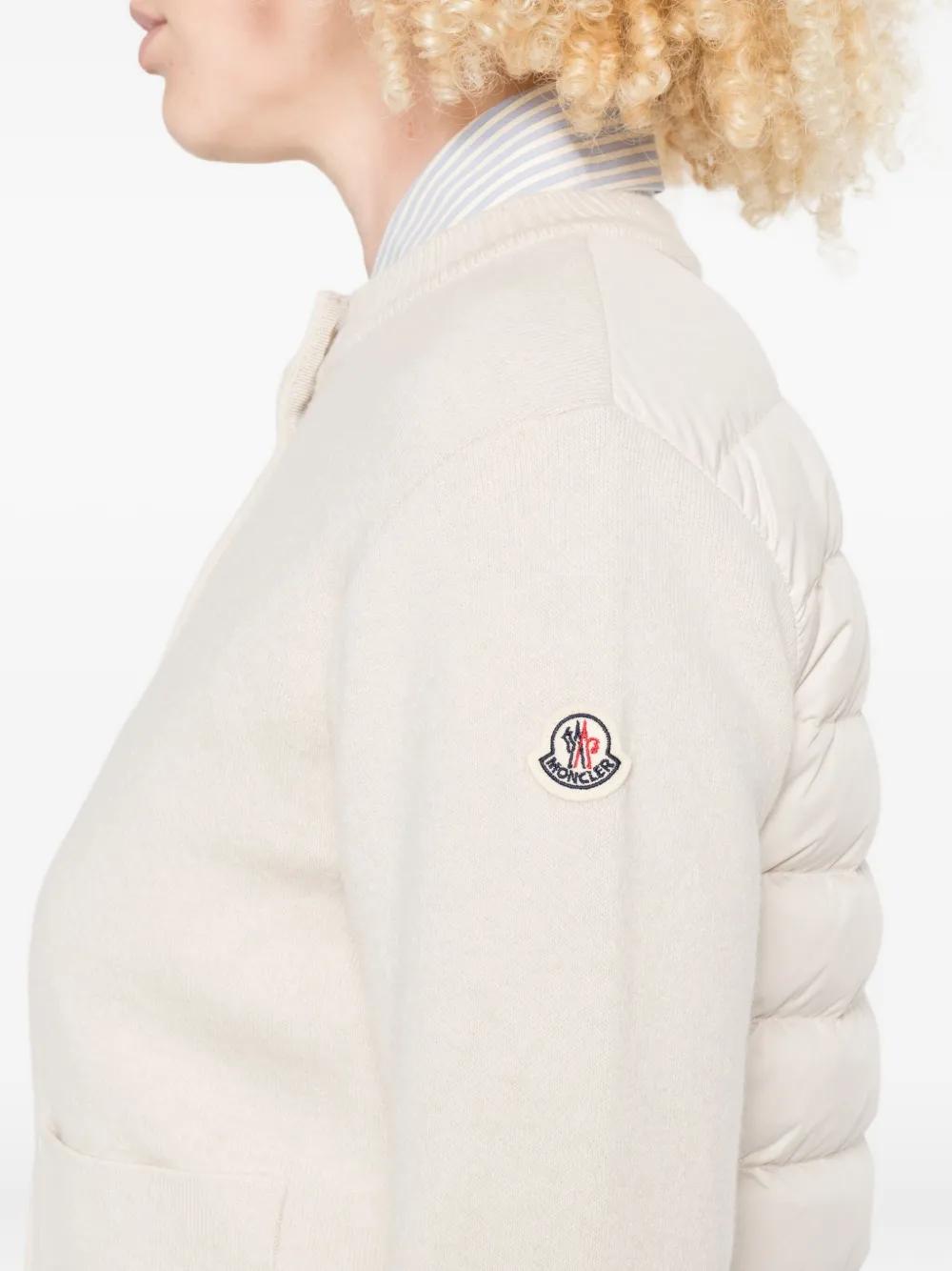 Moncler Vest met knoopsluiting en logo-patch Beige