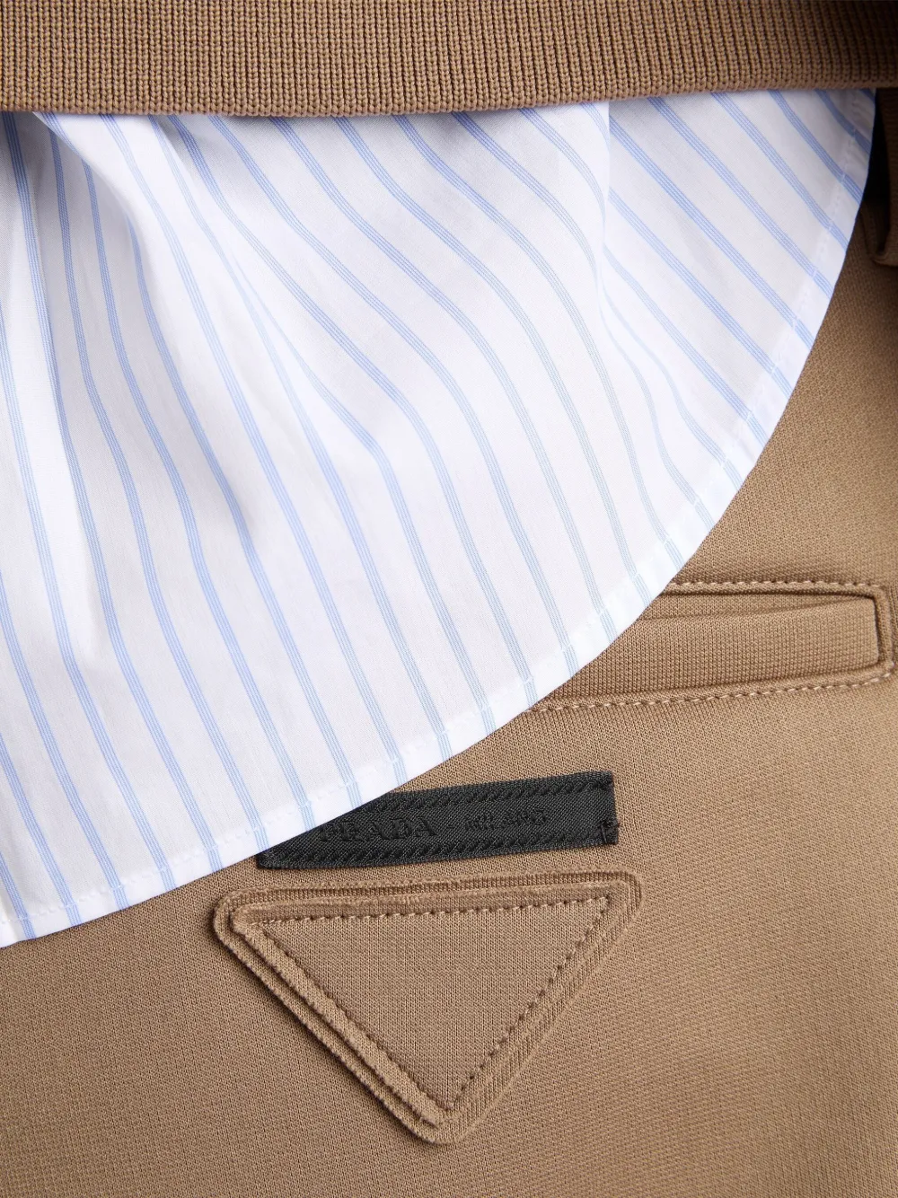 Prada Broek met elastische taille en logo Bruin