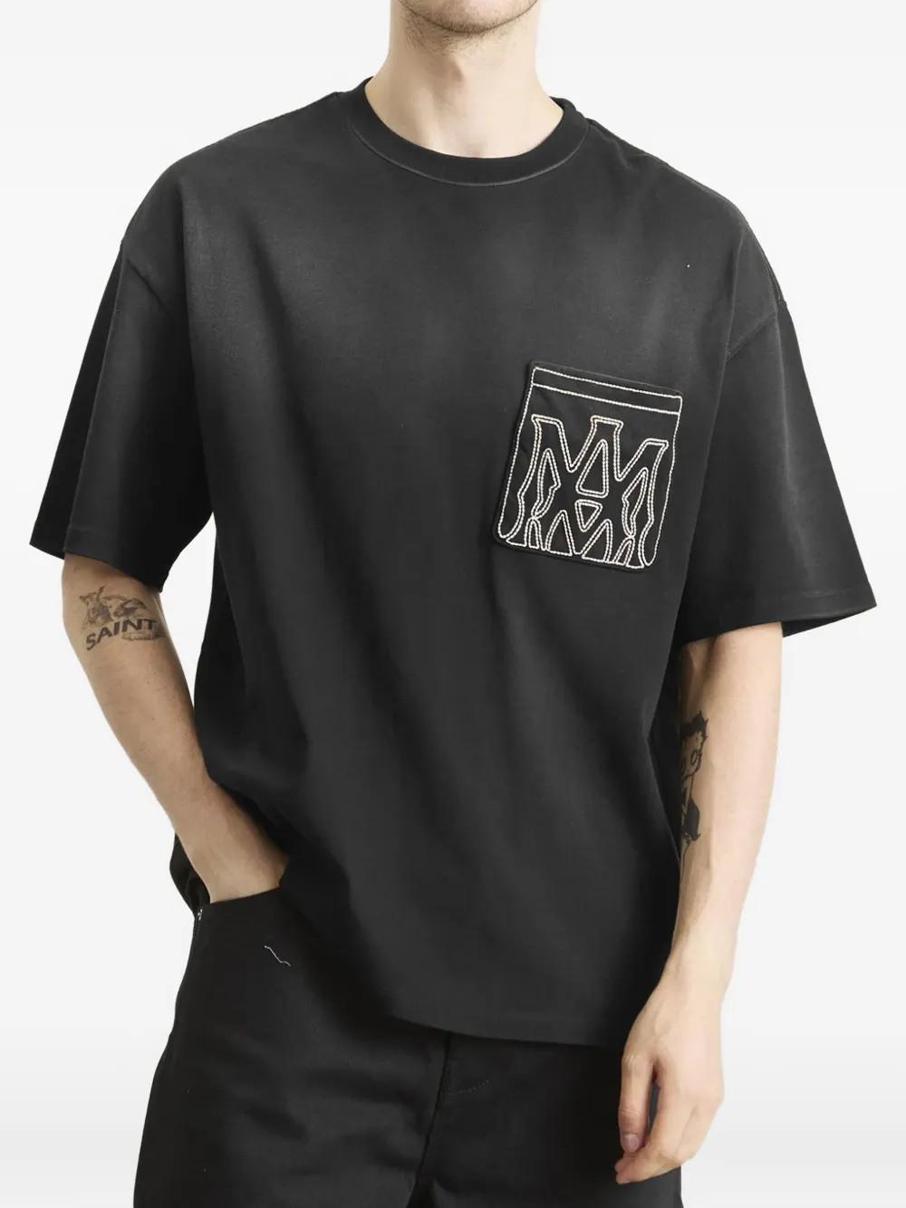 AMIRI MA Outline T-shirt met zak - Zwart