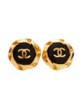 CHANEL Pre-Owned 1996 CC-mark clip-on earrings - Gold