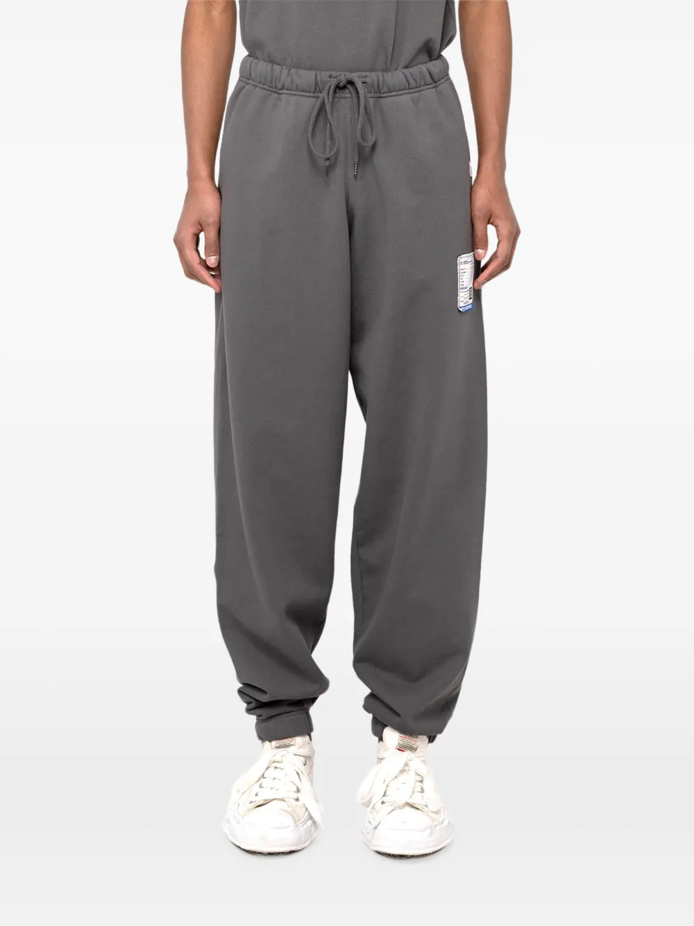 In･stru(men-tal). Broek met logopatch - Grijs