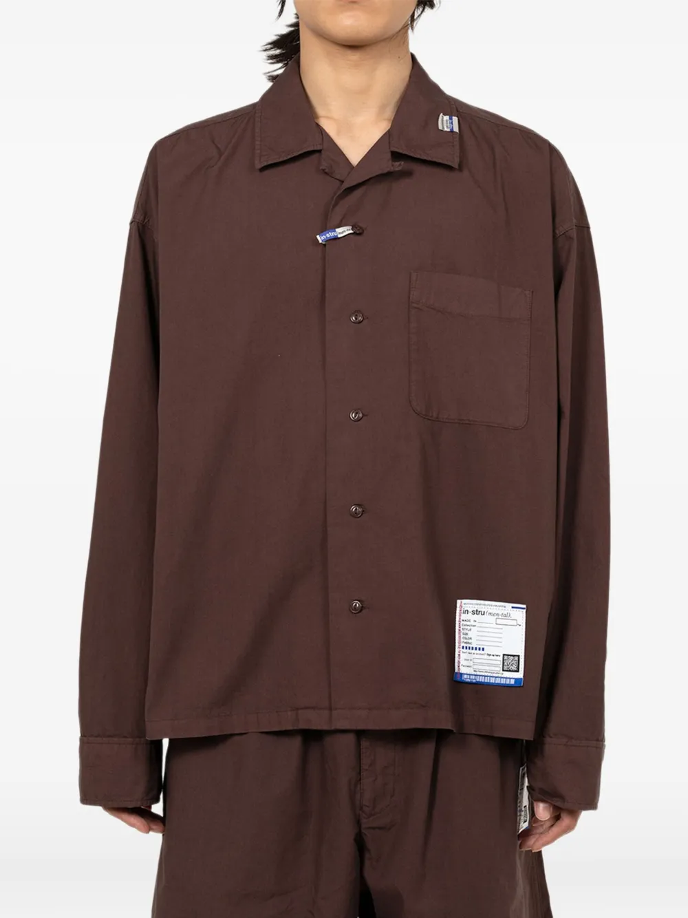 In･stru(men-tal). T-shirt met opgestikte zak - Bruin
