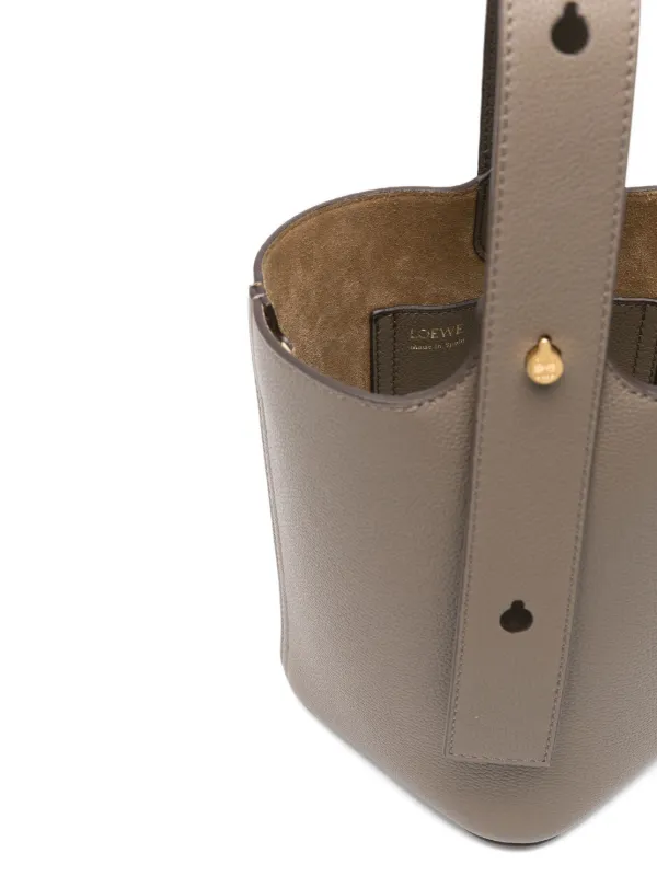 ショルダーバッグ・ポシェット LOEWE DOVE GREY LEATHER MINI PEBBLE BUCKET BAG Mini Pebble bucket in smooth calfskin Grey - LOEWE