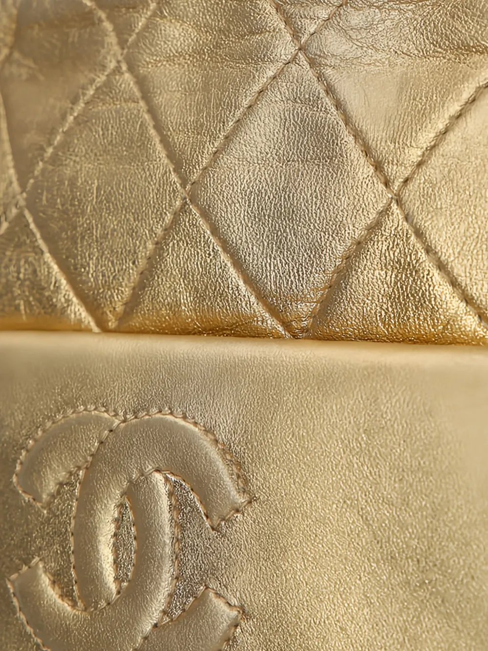 Pre-owned Chanel Matelassé Shoulder Bag In Gold