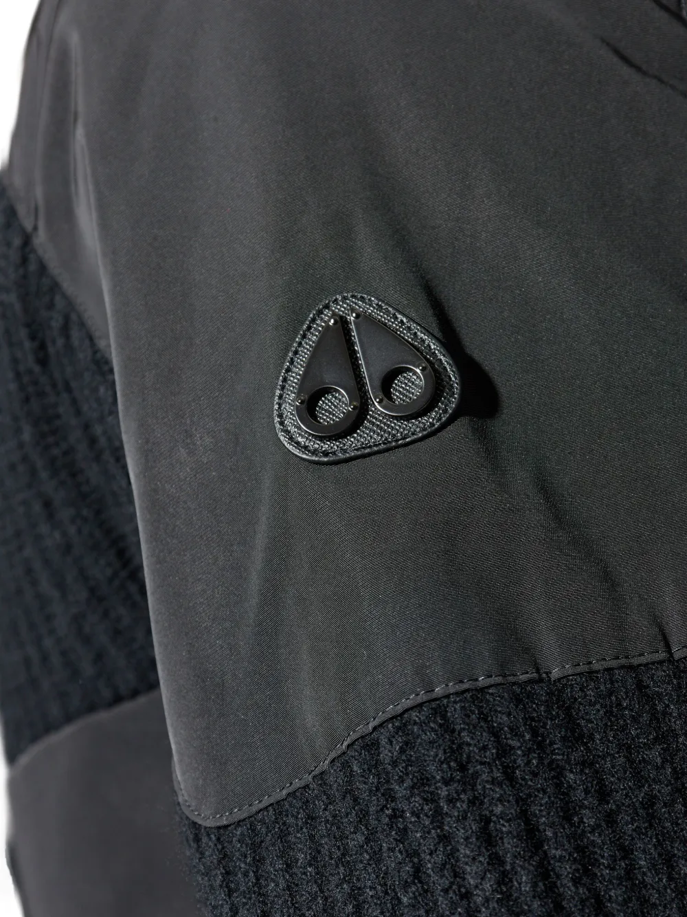 Moose Knuckles ribbed-panel quilted padded jacket Zwart