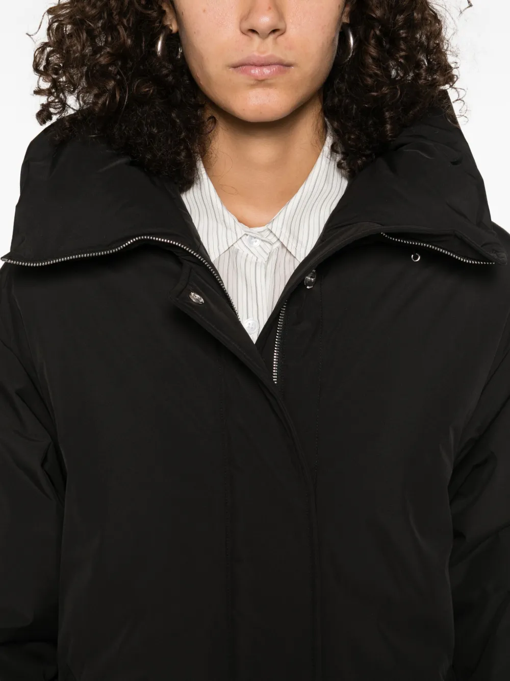 Moorer Glarea belted high-neck jacket Zwart