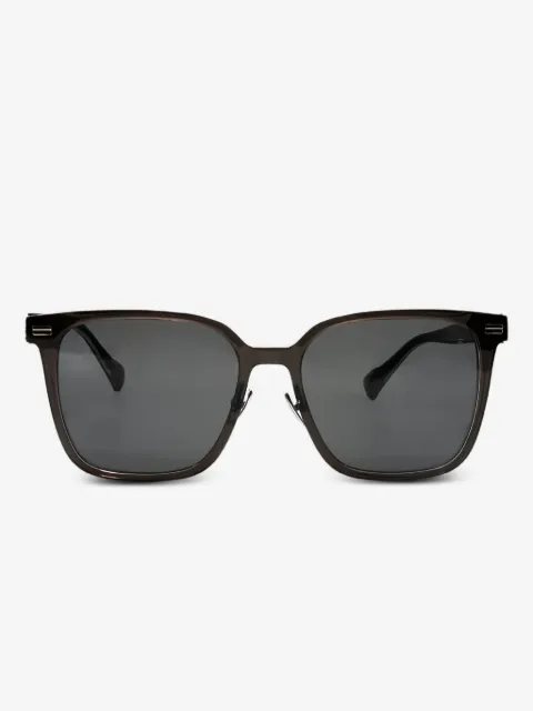 Mastermind Japan lentes de sol con detalle de calavera en colaboración con BAPE