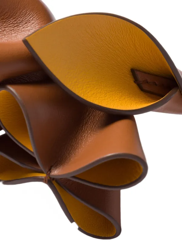 miu miu ブラウンレザーキーホルダー miu miu ブラウンレザーキーホルダー Miu Miu フローラル レザー