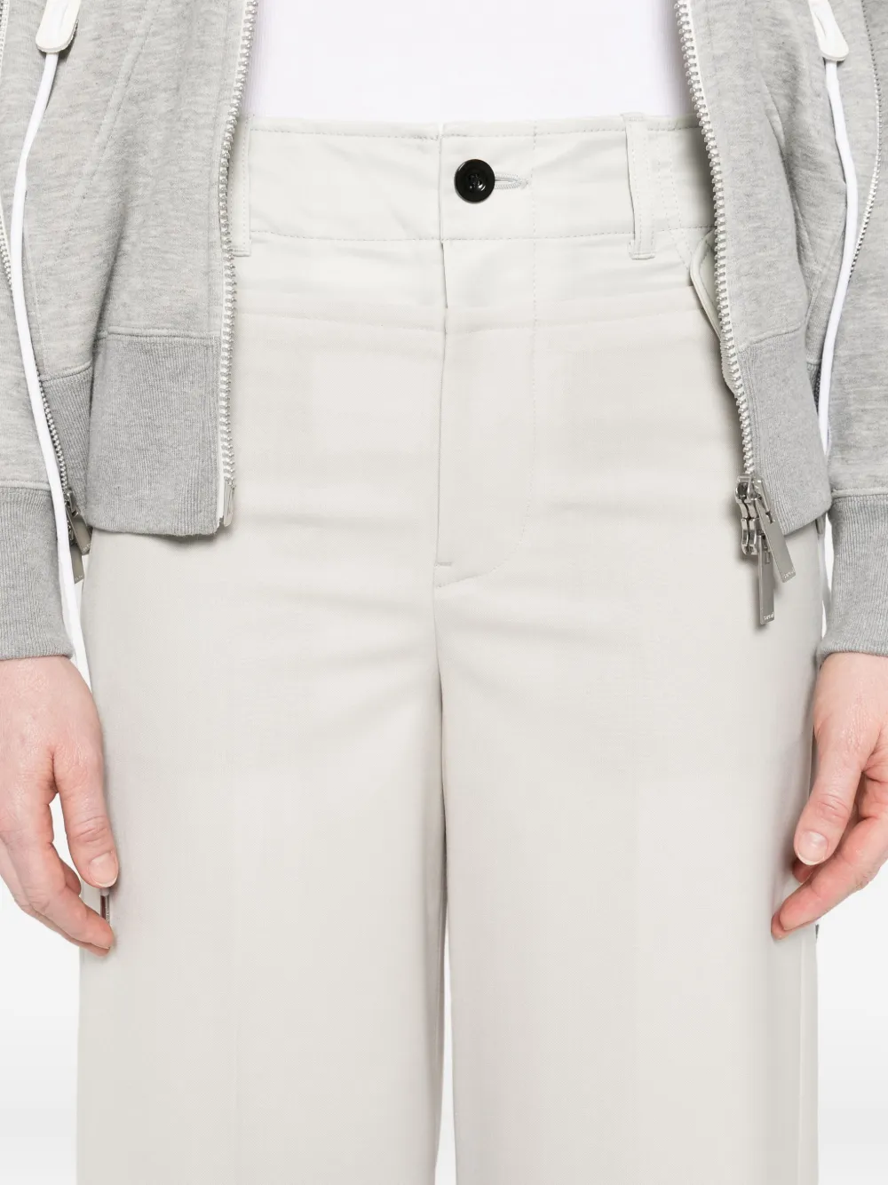sacai Broek met verstelbare taille en klepzak Beige
