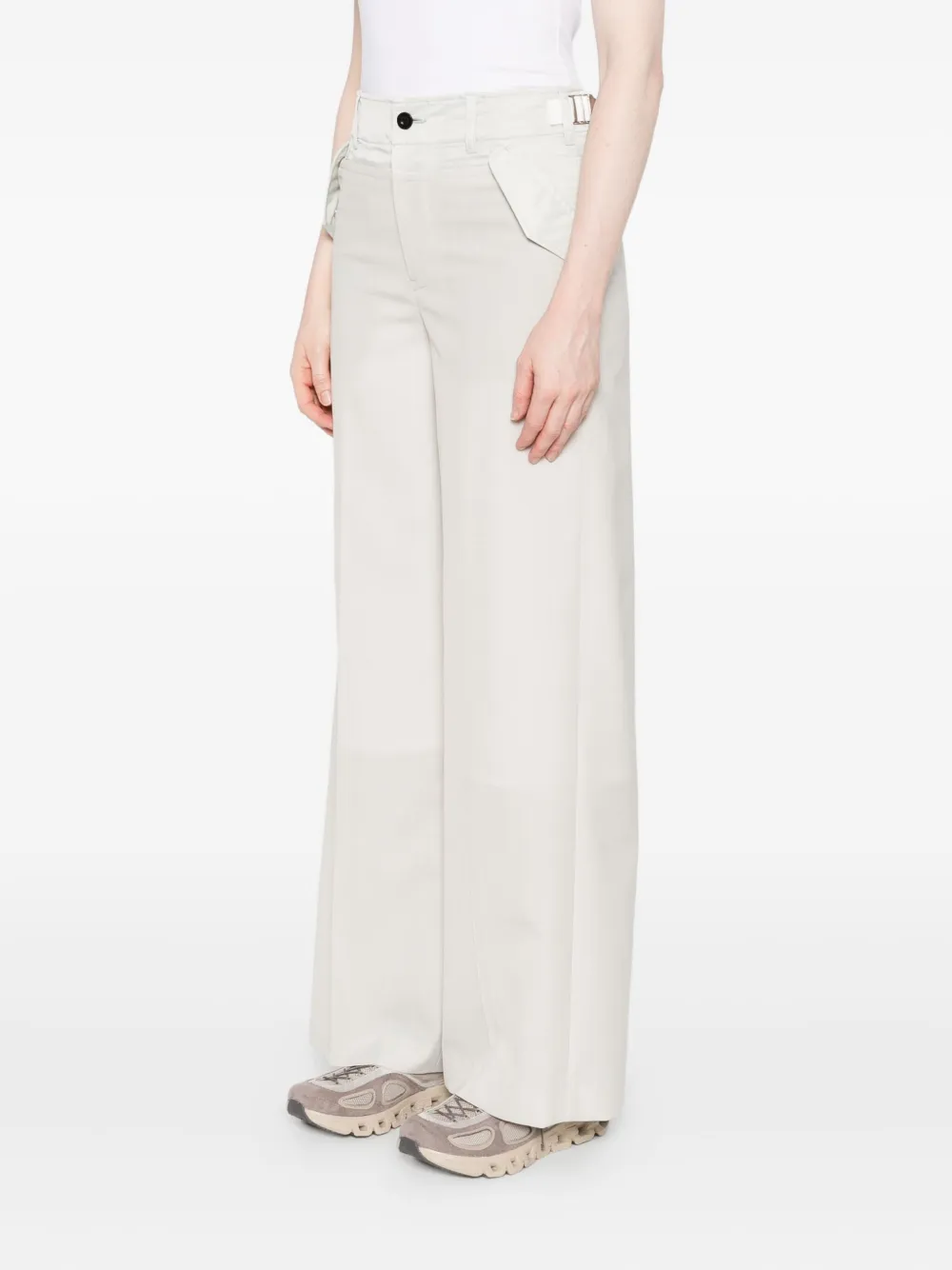 sacai Broek met verstelbare taille en klepzak Beige