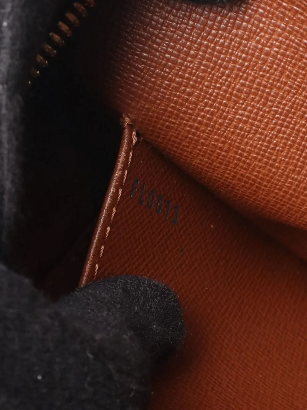 Pre-owned Louis Vuitton 2003 Cite Mm Monogram Shoulder Bag In Brown