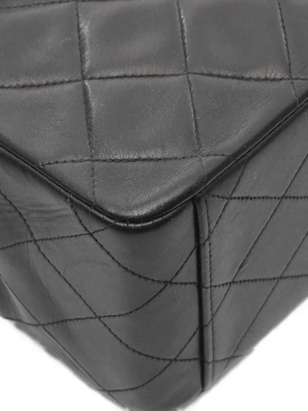 Pre-owned Chanel 2000s Quilted Chain Shoulder Bag In Black
