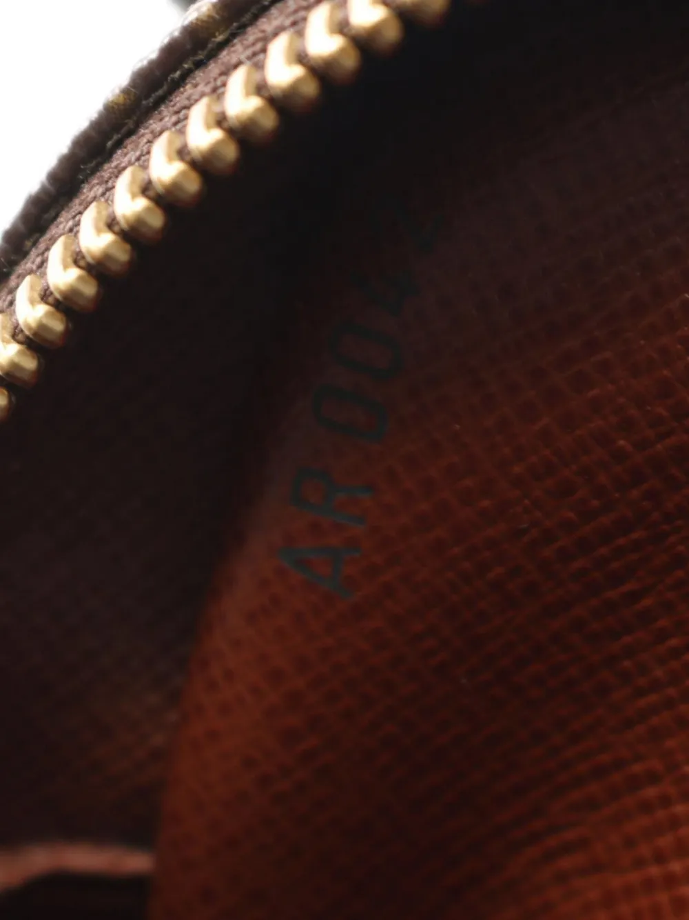 Pre-owned Louis Vuitton 2002 Amazon Monogram Shoulder Bag In Brown