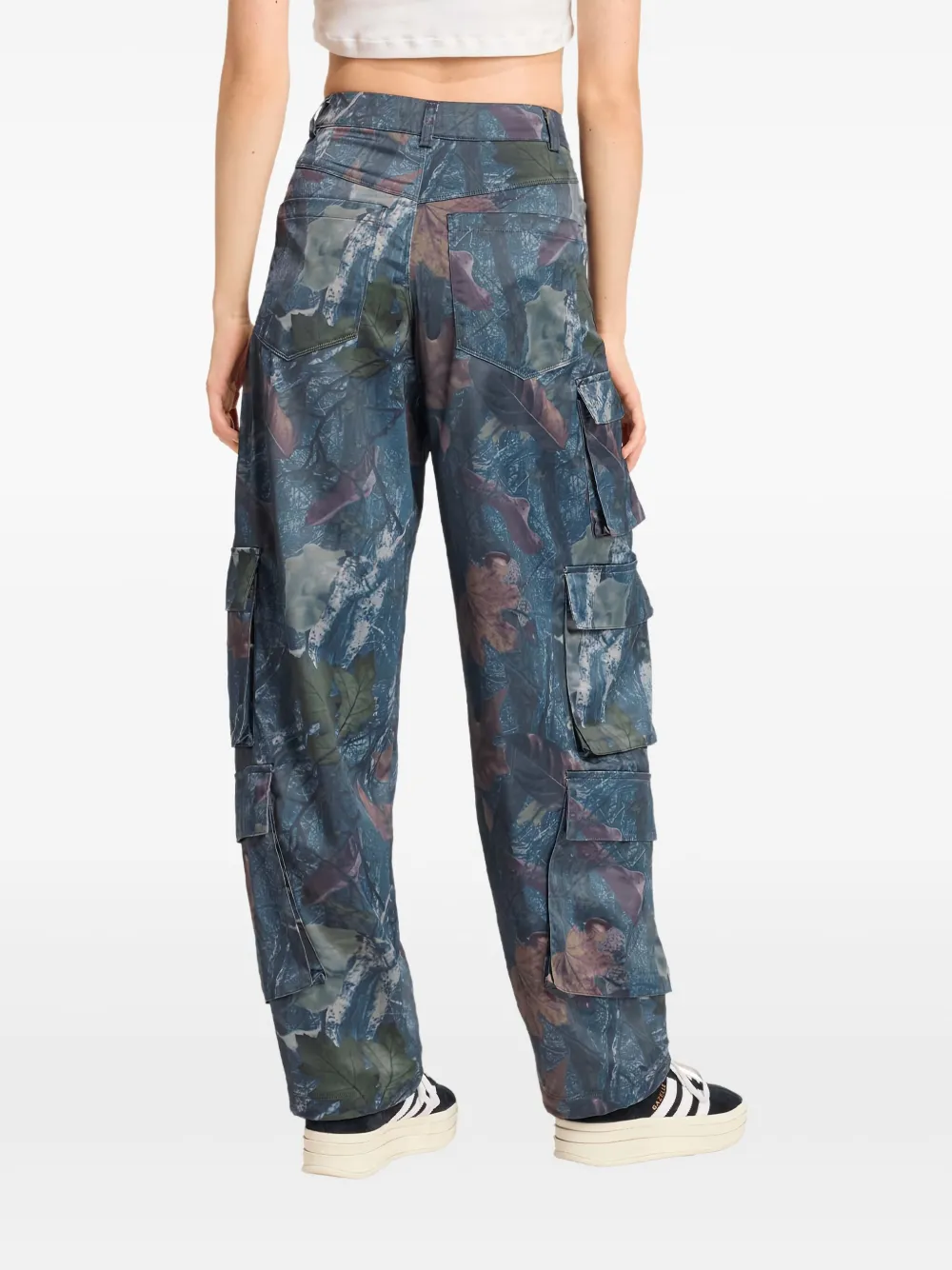 adidas Satijnen cargo broek met camouflageprint Zwart