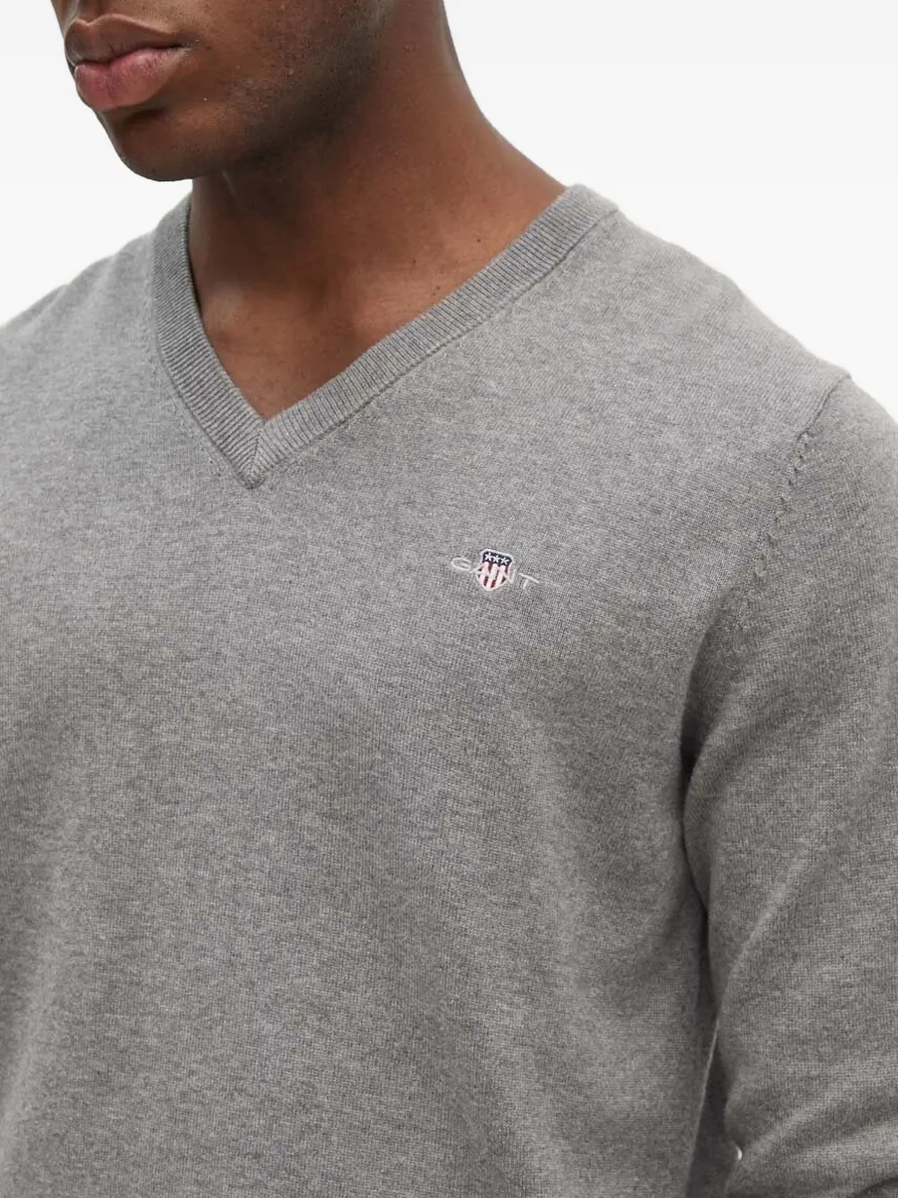 Gant v-neck logo-embroidered sweater Grijs