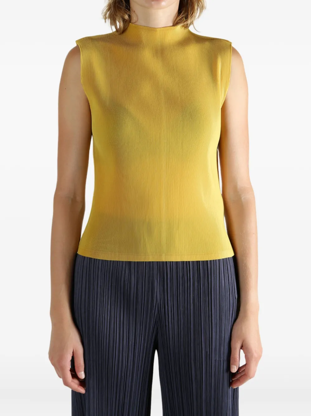 Pleats Please Issey Miyake pleated mock-neck top - Geel
