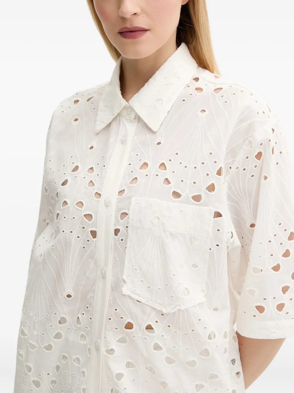 Gestuz eyelet-embroidered short-sleeve shirt Wit